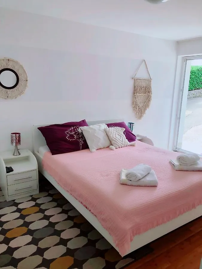 Apartment Rooms Dora Icici Croatia